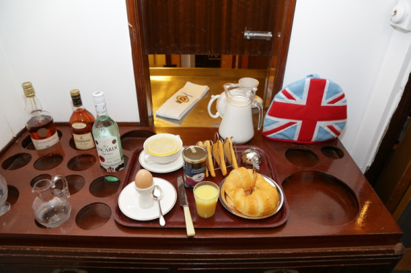 Royal breakfast tray