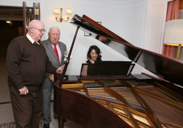 Alan Drinan, Al Reiner singing a few tunes