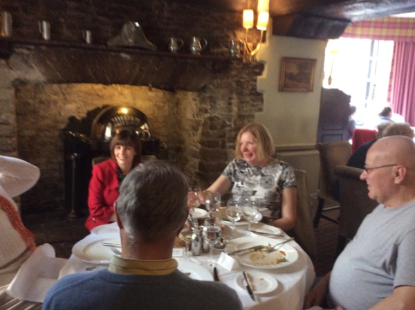 Our London tour operator Jane Tizard enjoys lunch with Cynthia and Ken Wright and Louise and Jim Wilmot.