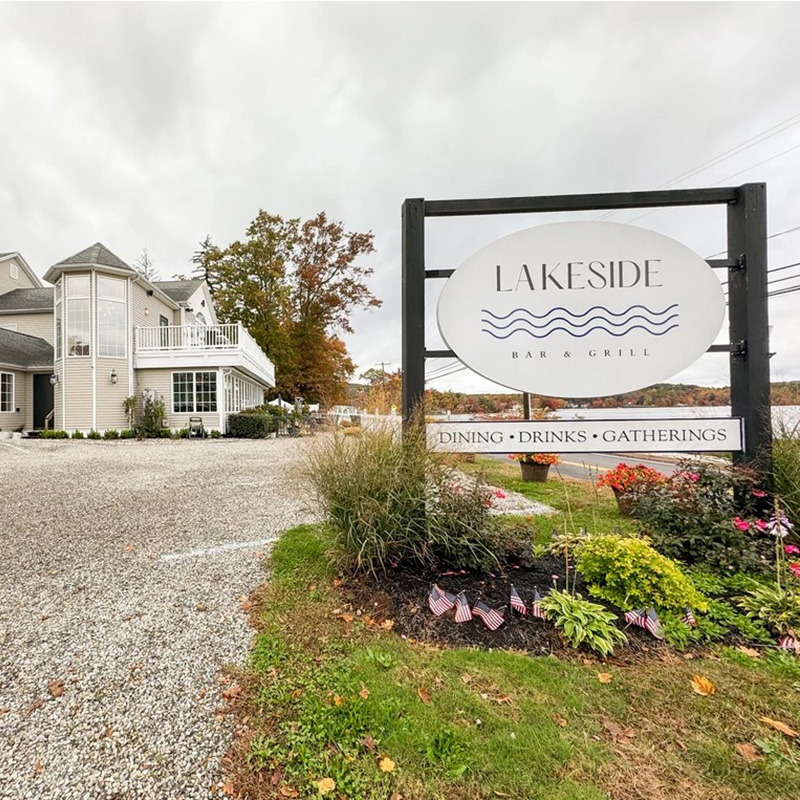 Lakeside Bar & Grill