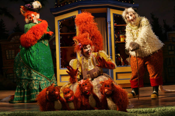 Jennifer Barnhart with Lisa Howard and Stanley Bahorek in Goodspeed's Emmet Otter. (c) Diane Sobolewski.